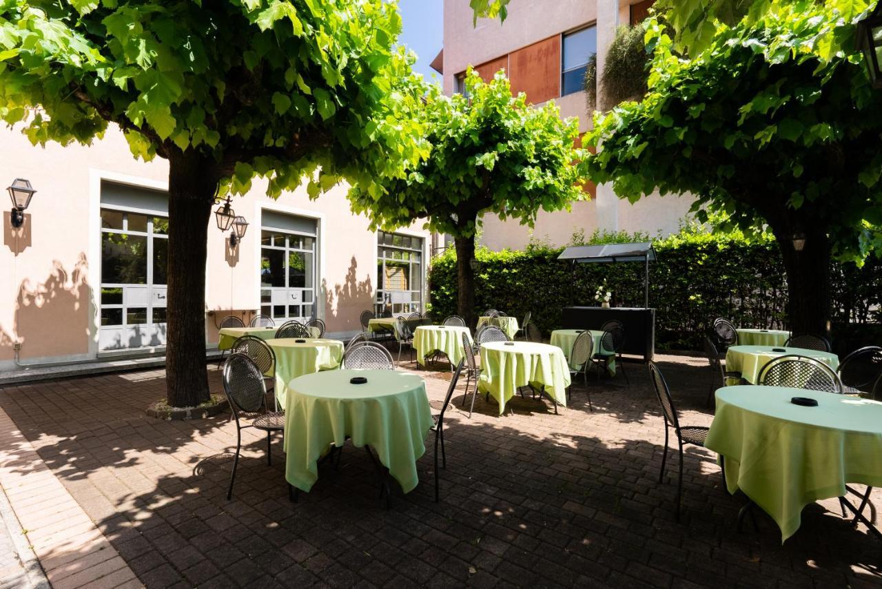 Hotel Centrale Cernobbio Bagian luar foto