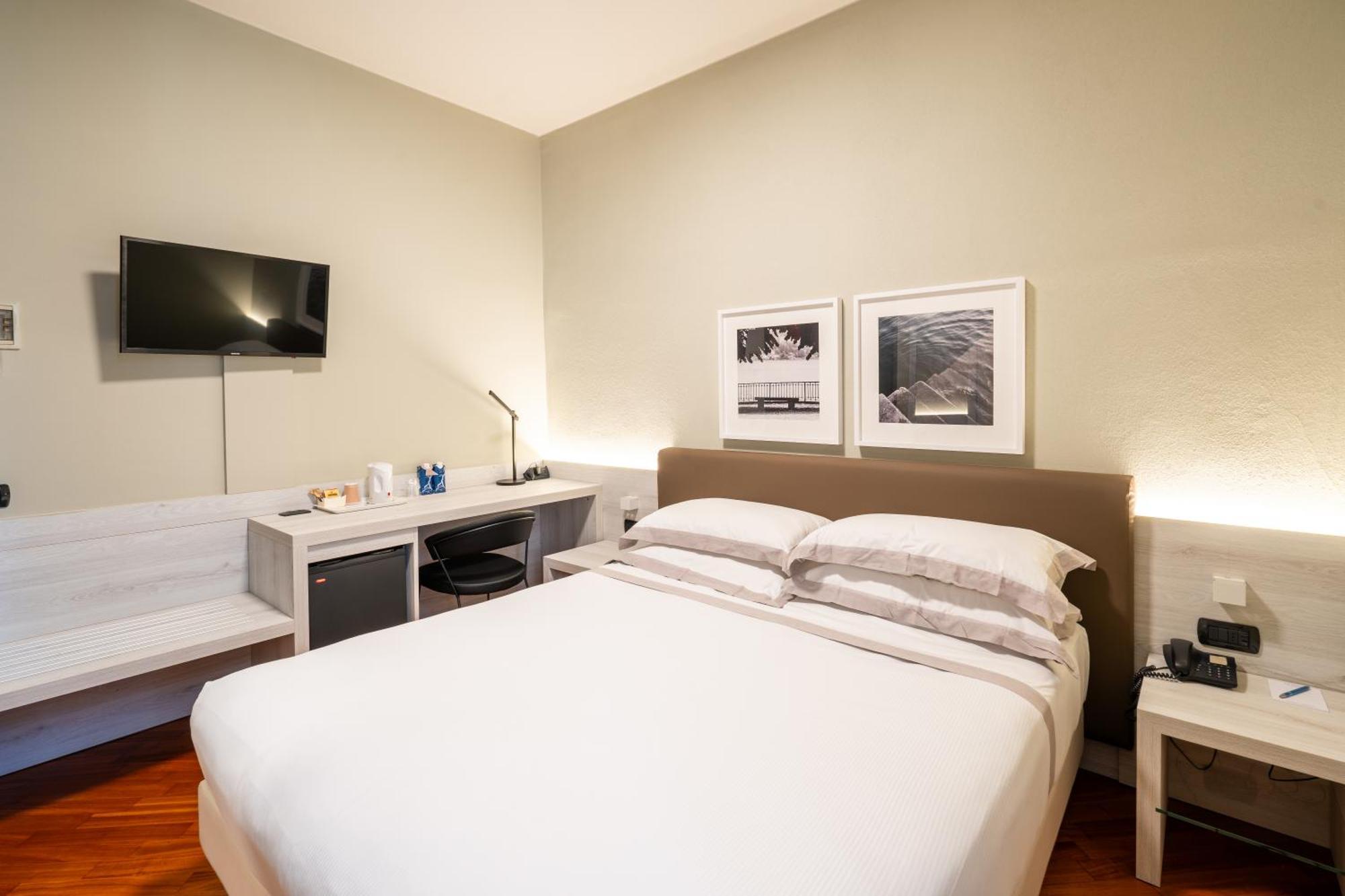 Hotel Centrale Cernobbio Bagian luar foto