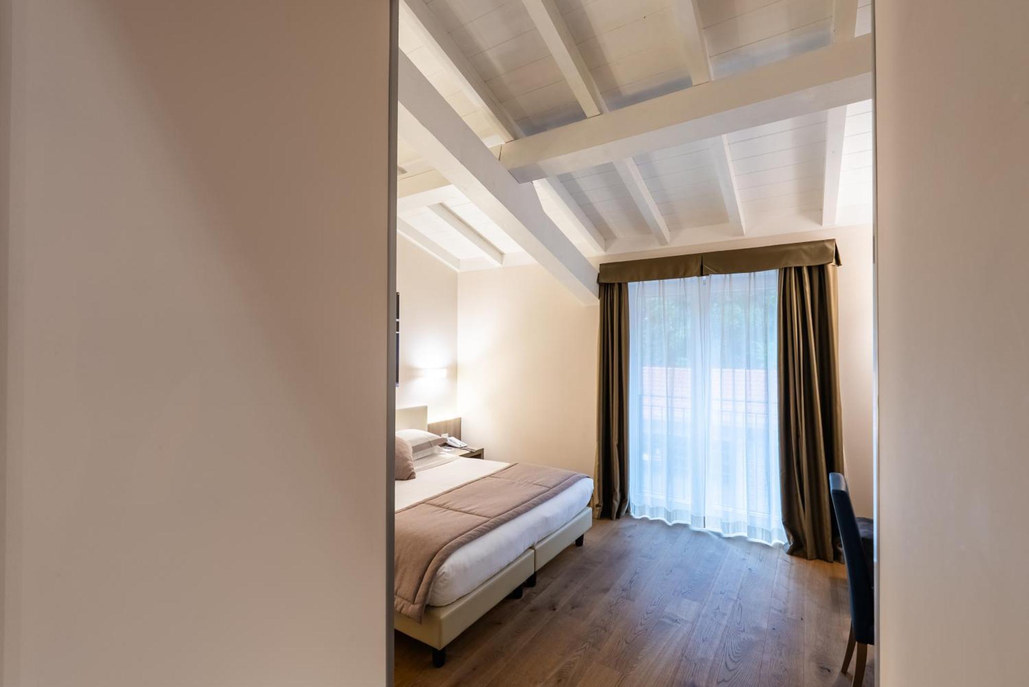 Hotel Centrale Cernobbio Bagian luar foto