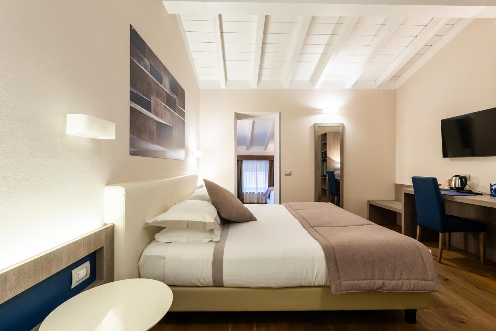 Hotel Centrale Cernobbio Bagian luar foto
